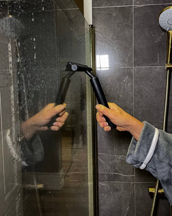 Telescopic Shower Cleaner – Aluminum and Silicone, Modern Design for Bathroom without Bending