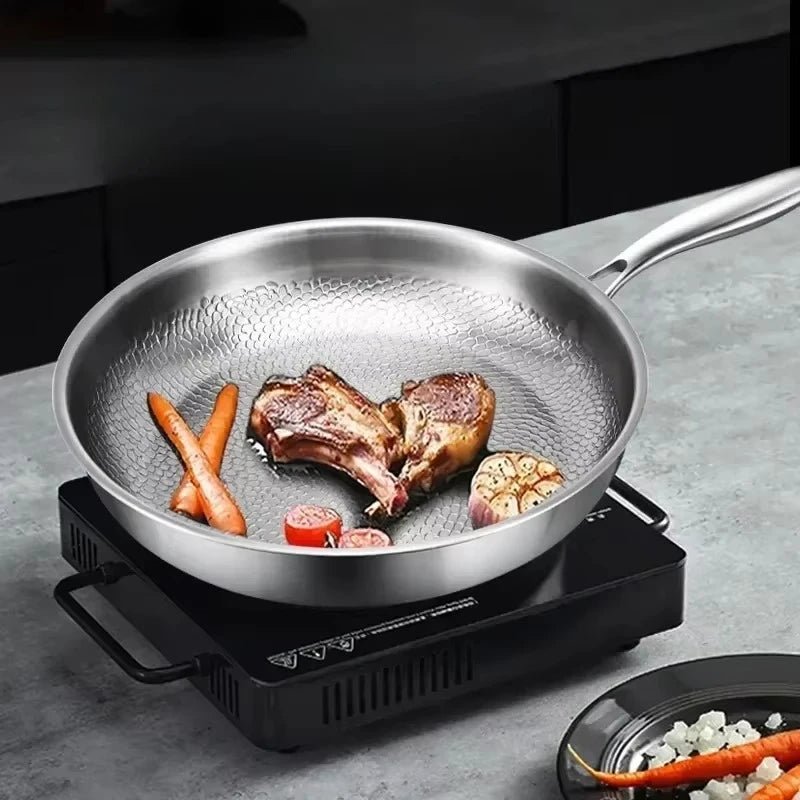 Hand-Hammered Frying Pan – Pure Titanium with Natural Non-Stick Coating for Induction Hobs and Everyday Cooking