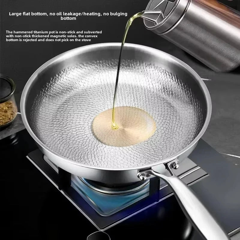 Hand-Hammered Frying Pan – Pure Titanium with Natural Non-Stick Coating for Induction Hobs and Everyday Cooking