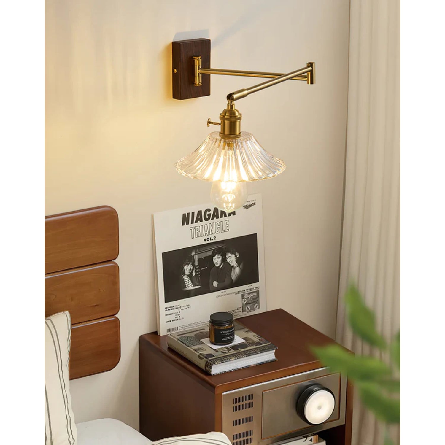 Crescent Wall Lamp – Gold and Walnut, Modern Design for Living Room or Bedroom Decoration