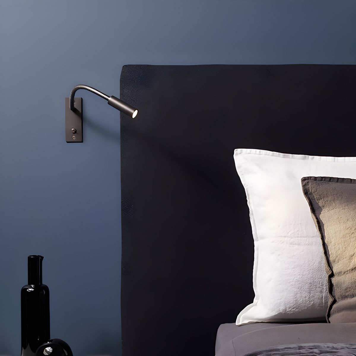 Flexible Wall Lamp – Metal, Modern Design for Reading Nook or Workspace