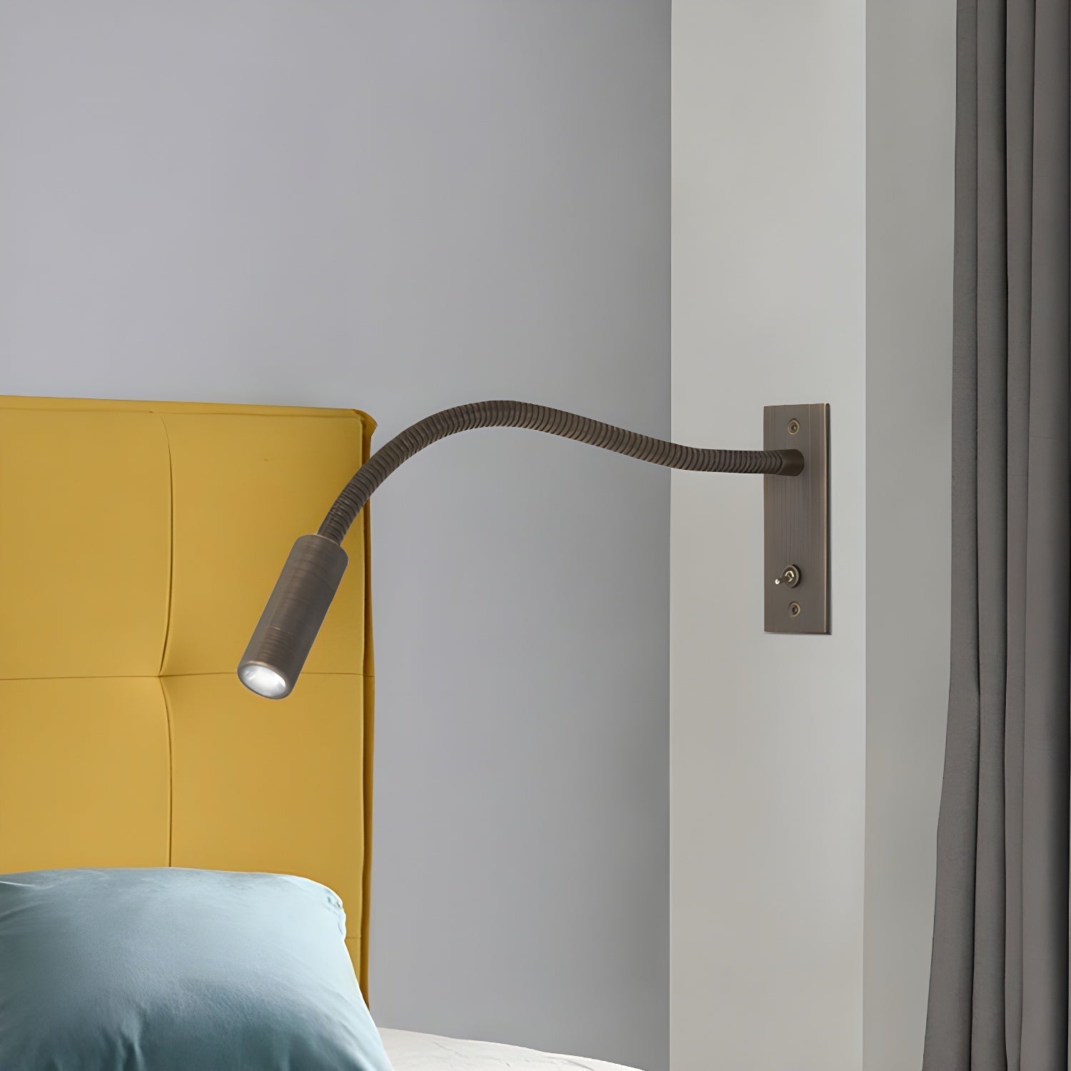 Flexible Wall Lamp – Metal, Modern Design for Reading Nook or Workspace