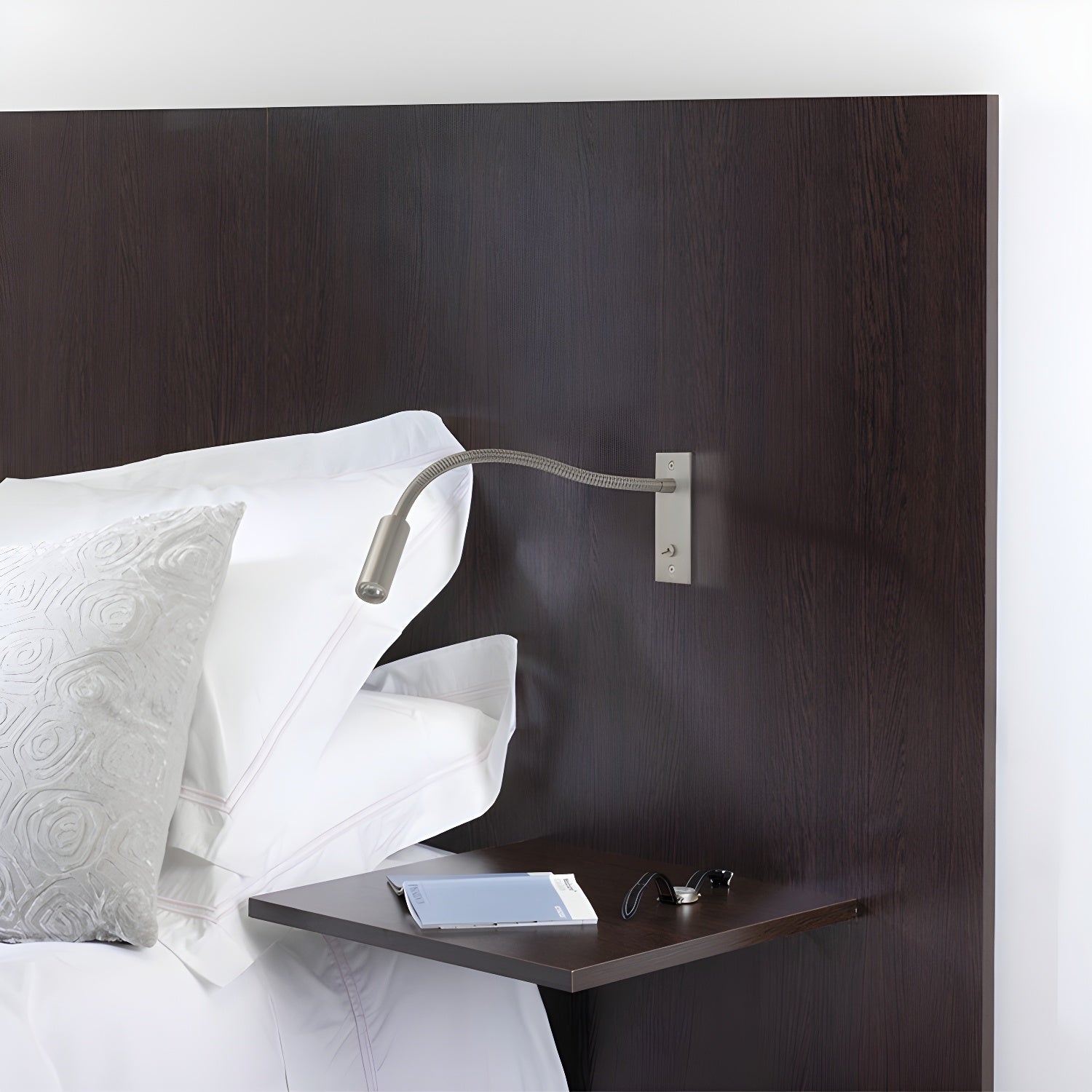 Flexible Wall Lamp – Metal, Modern Design for Reading Nook or Workspace