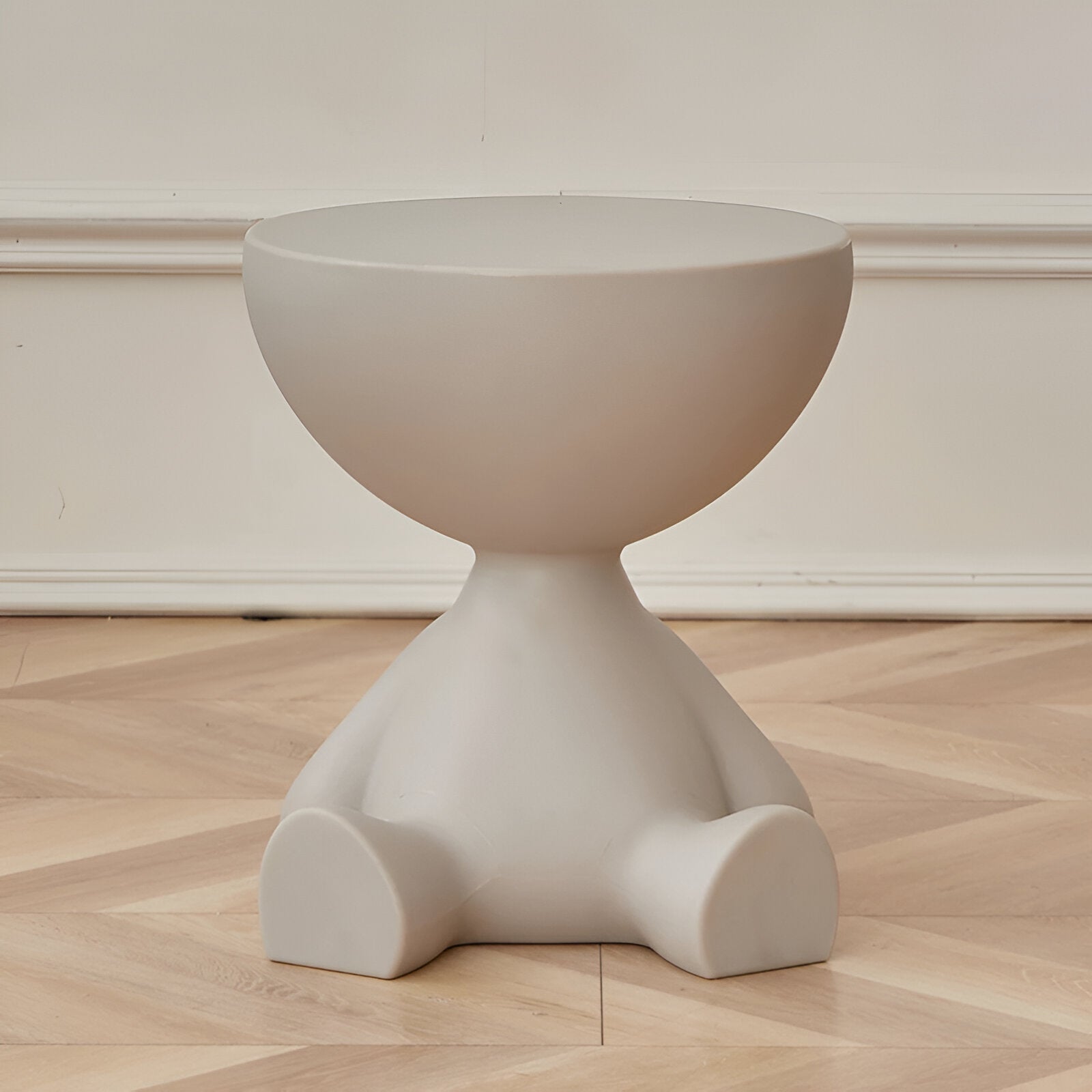 Round Coffee Table – Black Plastic, Timeless Design for Living Room or Accent Room