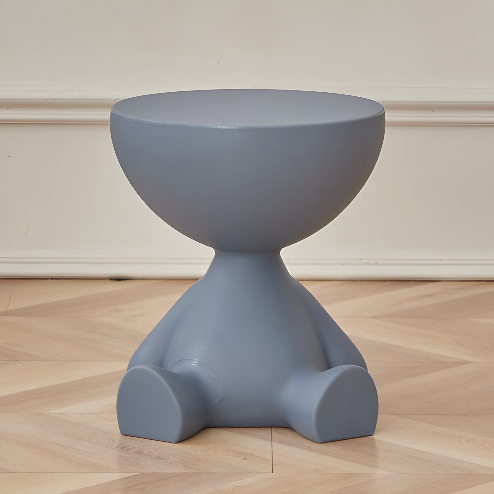 Round Coffee Table – Black Plastic, Timeless Design for Living Room or Accent Room
