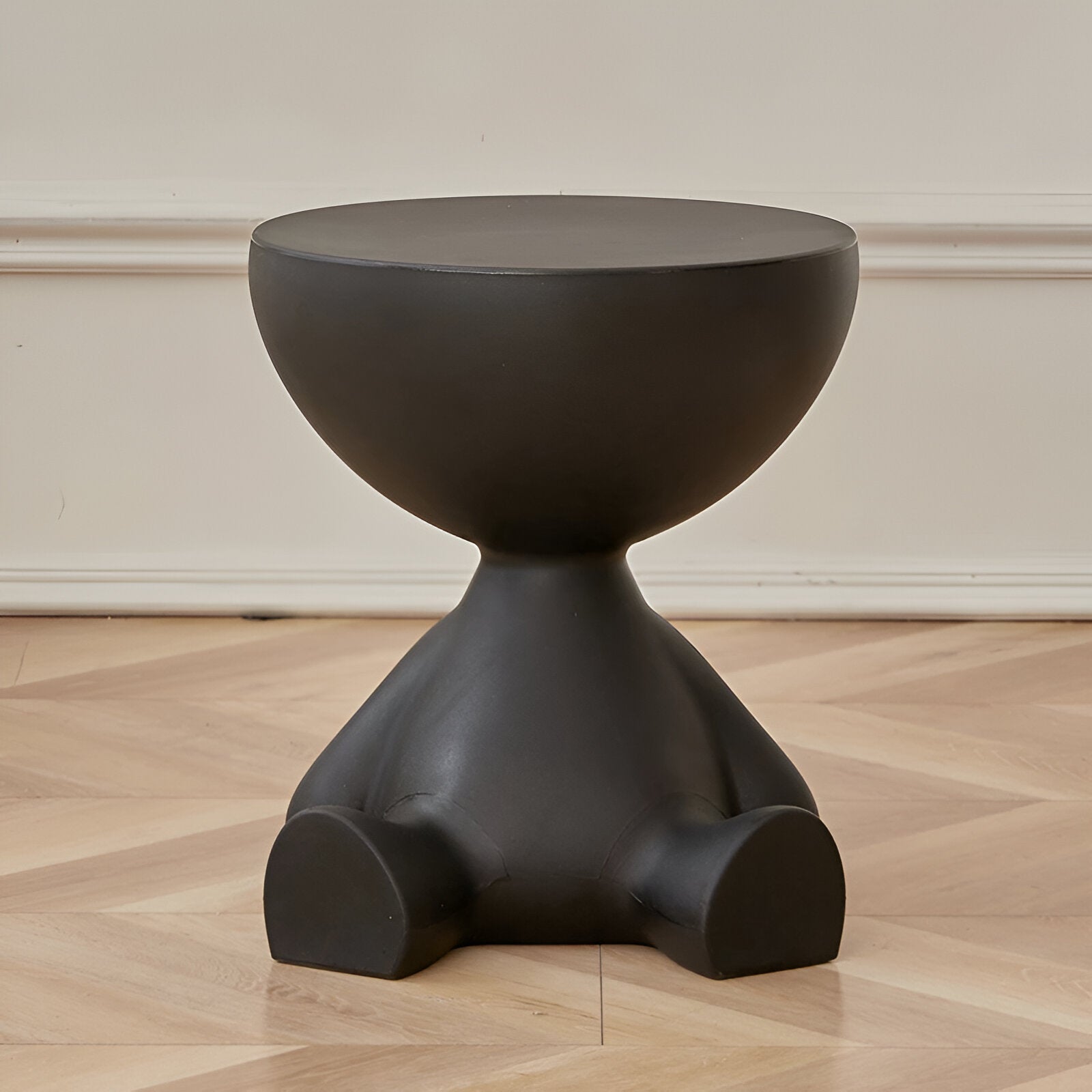 Round Coffee Table – Black Plastic, Timeless Design for Living Room or Accent Room