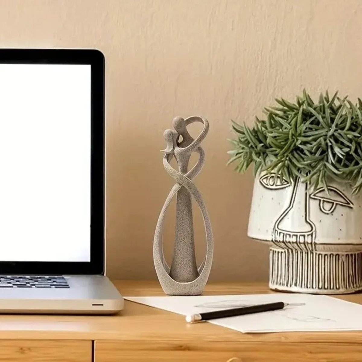 Resin Sculpture – Romantic Couple in Kiss, Atmospheric Decoration for Living Room or Bedroom