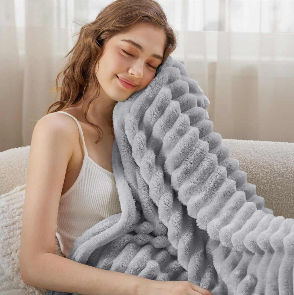 Plush Blanket Cover – Ribbed Texture for Living Room or Bedroom