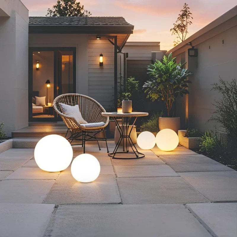 Spherical Garden Light – Weatherproof, 16 Colours with Remote Control for Garden or Interior