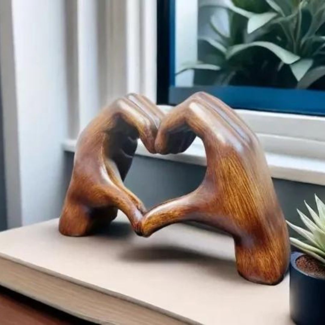 Wooden Decoration – Hand-engraved, Natural Wood Look as a Symbol of Love for Living Room or Bedroom