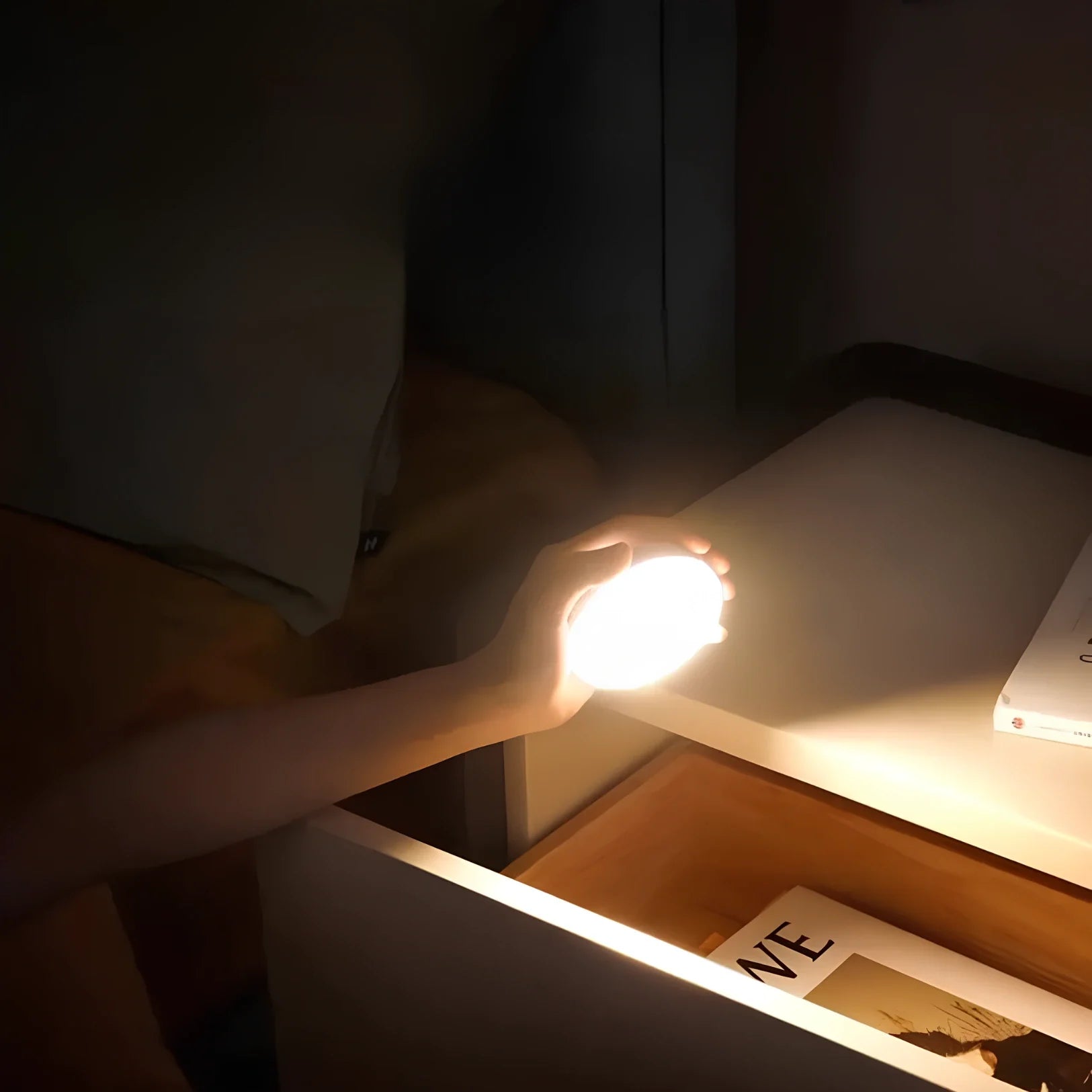 Motion Sensor Lamp – White, Modern Design for Hall, Staircase or Wardrobe Lighting