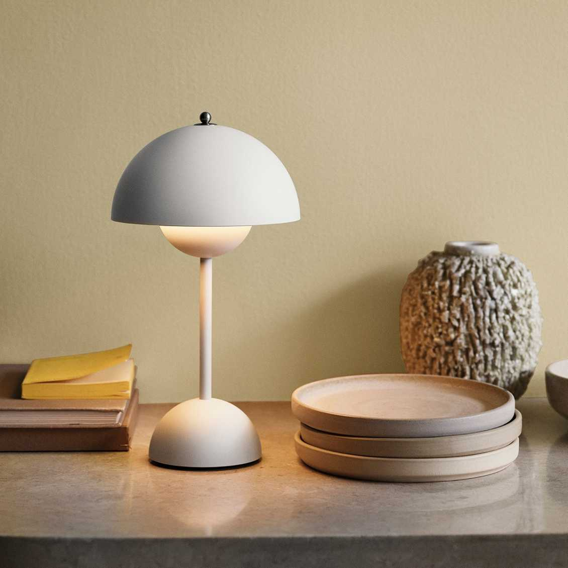 Wireless Table Lamp – Multicolor Mushroom Shape for Desk or Bedside Table